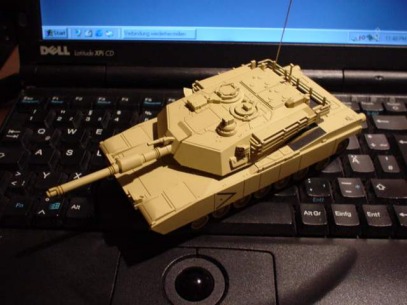 Kyosho´s M1A1 im Maßstab 1/48