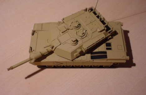 Kyosho´s M1A1 im Maßstab 1/48