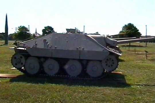 Deutscher Jagdpanzer 38(t) (Hetzer) (1944) - Seitenansicht