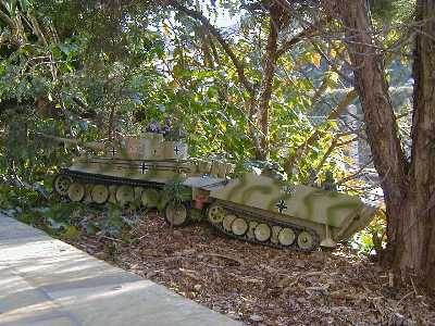 Tiger I zusammen mit Halbkettenfahrzeug Sd.Kfz.251 (Eigenbau)