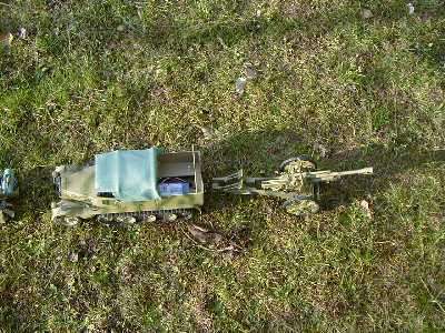 FAMO Halbkettenfahrzeug (Eigenbau) mit Artillerie