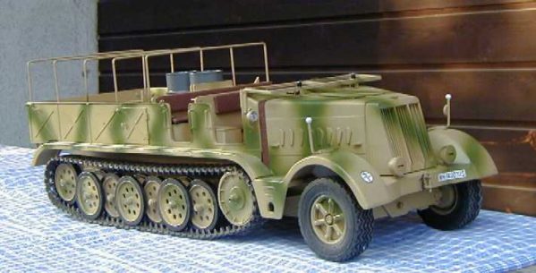 FAMO Halbkettenfahrzeug, schwerer Zugkraftwagen 18t / Sd.Kfz.9 (Eigenbau)