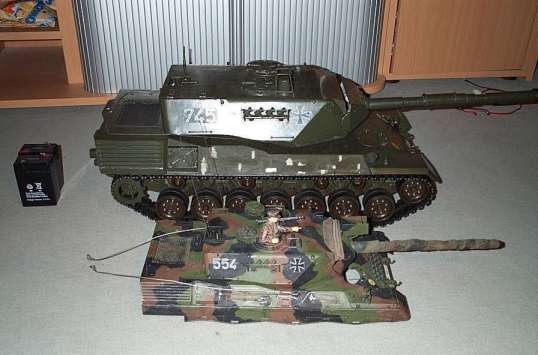 so sah der Turm vorher aus *lach* davor ein schöner Tamiya  1/16