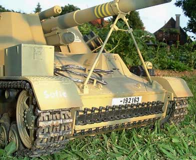 Bandai´s Hummel im Maßstab 1/15, Sd.Kfz.165, Fahrwerk IV, Haubitze 15cm sFH 18/1L/30