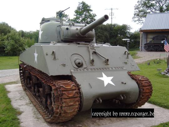 Ein M4(105) Sherman - mit einer 105mm Haubitze als Bewaffnung.