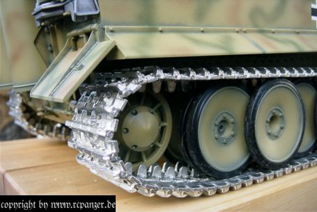 Tiger I Ausf. E von Tamiya - Maßstab 1/16 - Panzer VI, Sd.Kfz.181 - Detail Spannrolle und Metallkette