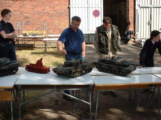 Leo 2A4 und 2A5 - Treffen der Generationen...